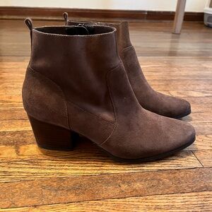 Brown Crown Vintage Suede Ankle Boots